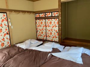 Kama o mga kama sa kuwarto sa 安曇野市穂高温泉郷Vila湯仙望