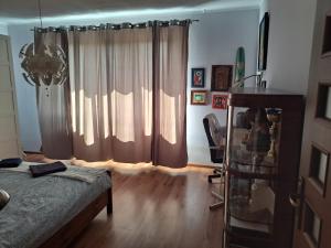Łóżko lub łóżka w pokoju w obiekcie Comfortable Apartment close to Spodek