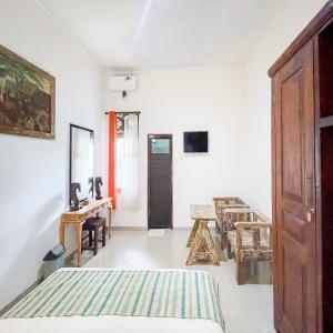 TV a/nebo společenská místnost v ubytování Men Bebas Homestay near Ubud Mitra RedDoorz