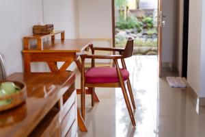 Posezení v ubytování Junna House Ubud by Prasi
