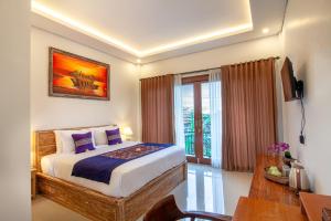 Postel nebo postele na pokoji v ubytování Junna House Ubud by Prasi