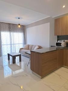 Η κουζίνα ή μικρή κουζίνα στο Luxury one bedroom - seafront
