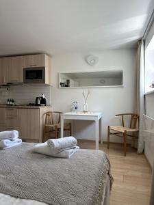 Giường trong phòng chung tại Nidos Palvė Ground Zero