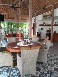 a dining room with a table and chairs at The Seaglass Villas Bingin in Uluwatu