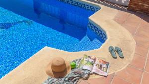 Basen w obiekcie Villa Turistica Almuñécar by Ruralidays lub w pobliżu