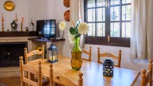 Telewizja i/lub zestaw kina domowego w obiekcie Villa Turistica Almuñécar by Ruralidays