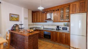 Kuchnia lub aneks kuchenny w obiekcie Villa Turistica Almuñécar by Ruralidays
