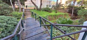 Κήπος έξω από το NUEVO APTO PARA HASTA 6 PERSONAS MUY CERCA DE PLAYA LEVANTE BENIDORM CON JARDÍNES Y GRAN PISCINA , PISTA DE TENnIS Y FUTBOL DEPORTES Y ZONA INFANTIL ,EN URBANIZACIÓN CON PARKING