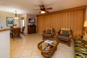 TV a/nebo společenská místnost v ubytování Kihei Beach Resort 505