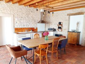 Kuchyň nebo kuchyňský kout v ubytování Gîte Le Pavillon Vougeot - Romanée - SPA
