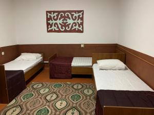 Rúm í herbergi á Bozui Hostel