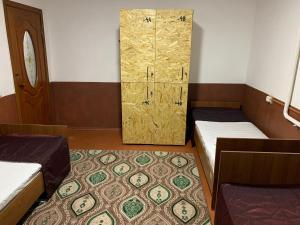 Rúm í herbergi á Bozui Hostel