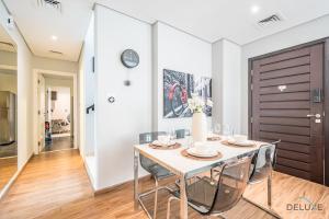 Φωτογραφία από το άλμπουμ του Charming 3BR Townhouse with Study Room in Damac Hills 2 Centaury, Dubailand By Deluxe Holiday Homes στο Ντουμπάι