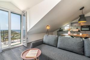 Ruang duduk di Sea View House, Apartman Karlo