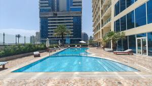ภาพในคลังภาพของ Eye-captivating studio sleeps 2 in JLT ในดูไบ