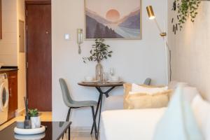 ภาพในคลังภาพของ Eye-captivating studio sleeps 2 in JLT ในดูไบ