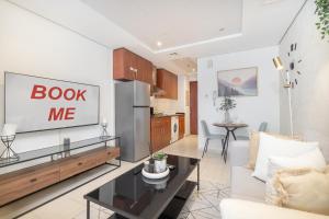 ภาพในคลังภาพของ Eye-captivating studio sleeps 2 in JLT ในดูไบ
