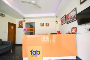 TV a/nebo společenská místnost v ubytování FabHotel Muktinath