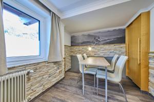 a dining room with a table and chairs at Ski & Bike Appartements Forsthaus in Saalbach Hinterglemm