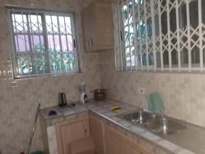 Η κουζίνα ή μικρή κουζίνα στο Shabasa Homes