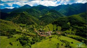 Afbeelding uit fotogalerij van Apartamentos turísticos el balcón de llavandes in Colombres
