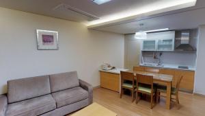 Kuchyň nebo kuchyňský kout v ubytování High1 Condominium