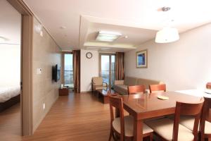 Posezení v ubytování High1 Condominium