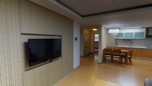 TV a/nebo společenská místnost v ubytování High1 Condominium