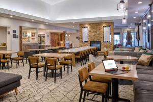 Posezení v ubytování Homewood Suites by Hilton Anchorage