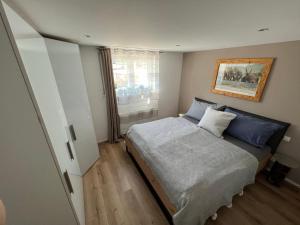 a small bedroom with a bed and a window at Gemütliches Häuschen im Ortskern von Hohentengen am Hochrhein in Hohentengen