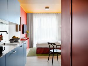 a kitchen and a bedroom with a bed at Dahei Apartment Hotel in Copenhagen
