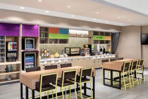 Home2 Suites by Hilton Rochester Mayo Clinic Area酒廊或酒吧区