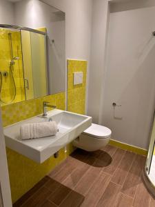 Koupelna v ubytování KRINO' hotel cafè + 17 fotografií