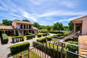 Κήπος έξω από το ISA - Residence with swimming pool in Sorano, apartments with air conditioning and private outdoor area