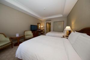 High1 Grand Hotel Main Tower客房内的一张或多张床位