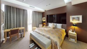 High1 Grand Hotel Convention Tower客房内的一张或多张床位