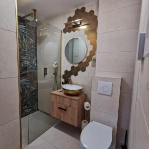 Villa Krysia 50 m do morza的一间浴室