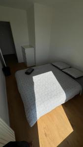 a bedroom with two beds in a room at Élégance Parisienne in Villemomble +7 photos