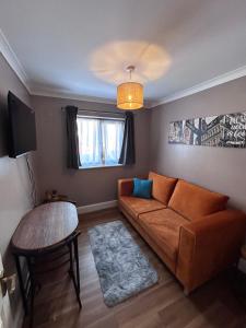 Χώρος καθιστικού στο Southampton Dockside Stay by CB Stays