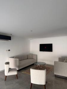 TV a/nebo společenská místnost v ubytování RoofTop Aouina Deluxe sans assesseur