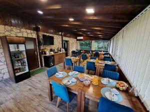 Reštaurácia alebo iné gastronomické zariadenie v ubytovaní Pansion Breza
