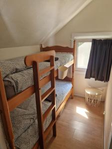 Ένα ή περισσότερα κρεβάτια σε δωμάτιο στο Mon chalet en Ariège avec piscine +40 φωτογραφίες