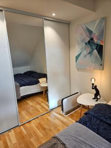 Postel nebo postele na pokoji v ubytování Modern apartment in city center