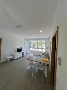Μια τηλεόραση ή/και κέντρο ψυχαγωγίας στο Apartamentos del Raval