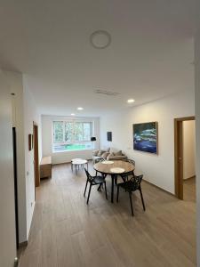 Μια τηλεόραση ή/και κέντρο ψυχαγωγίας στο Apartamentos del Raval