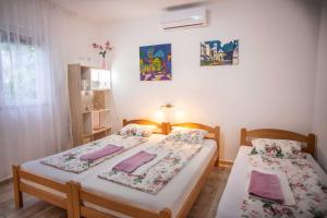 a room with two beds in a room with a window at Villa Rosa in Jelsa