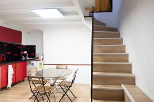 Cucina o angolo cottura di Comfortable 49 m Apartment in the Heart of Paris