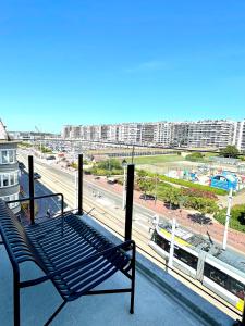 Balkón nebo terasa v ubytování MOLO roof - stylish penthouse with marina view Blankenberge within walking distance from the sea - 15 km from Bruges