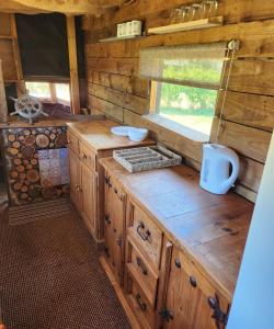 Gallery image of Vigo Retreat Boat yurt in Wrotham
