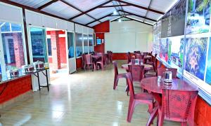 Coffee Crown Homestay - 1KM Falls, Home Food & Coffee Estate餐厅或其他用餐的地方